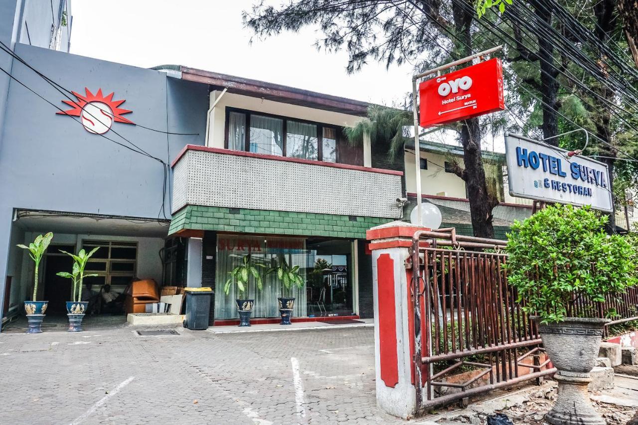 Oyo 108 Hotel Surya Джакарта Екстериор снимка
