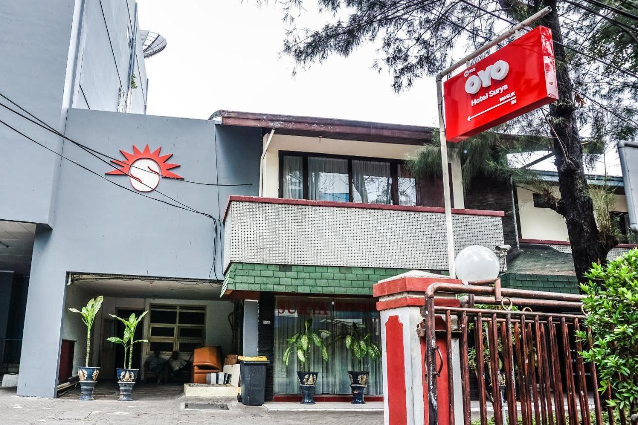 Oyo 108 Hotel Surya Джакарта Екстериор снимка