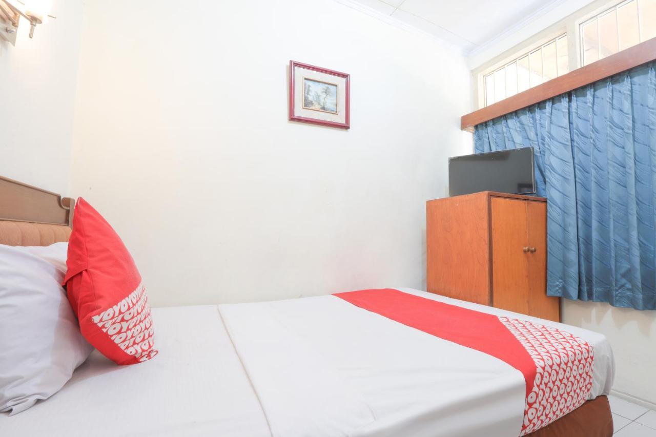 Oyo 108 Hotel Surya Джакарта Екстериор снимка