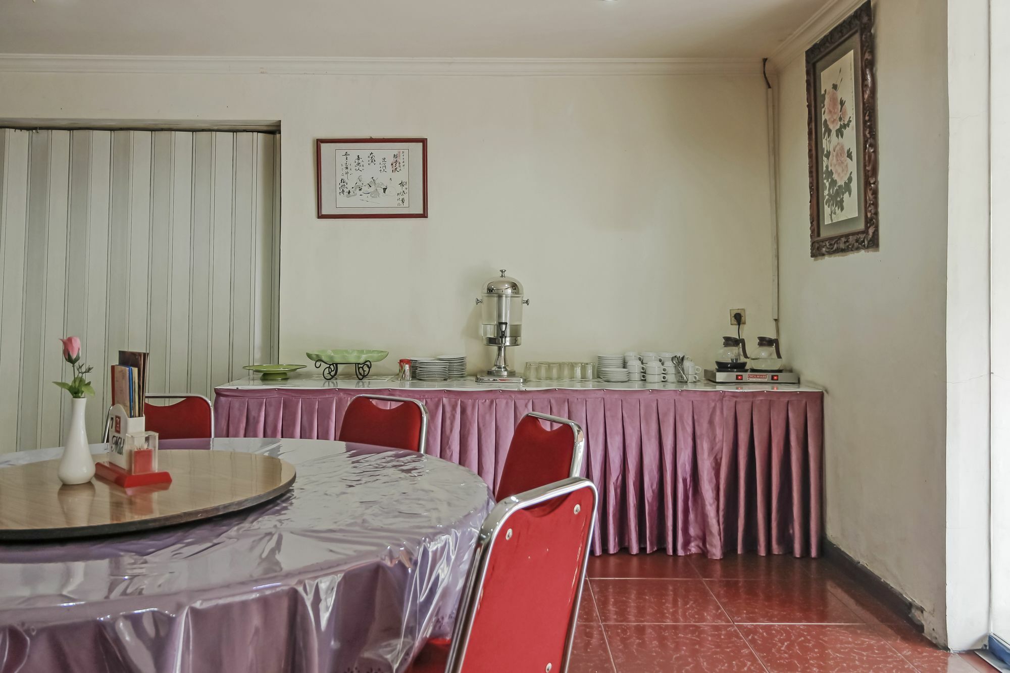 Oyo 108 Hotel Surya Джакарта Екстериор снимка