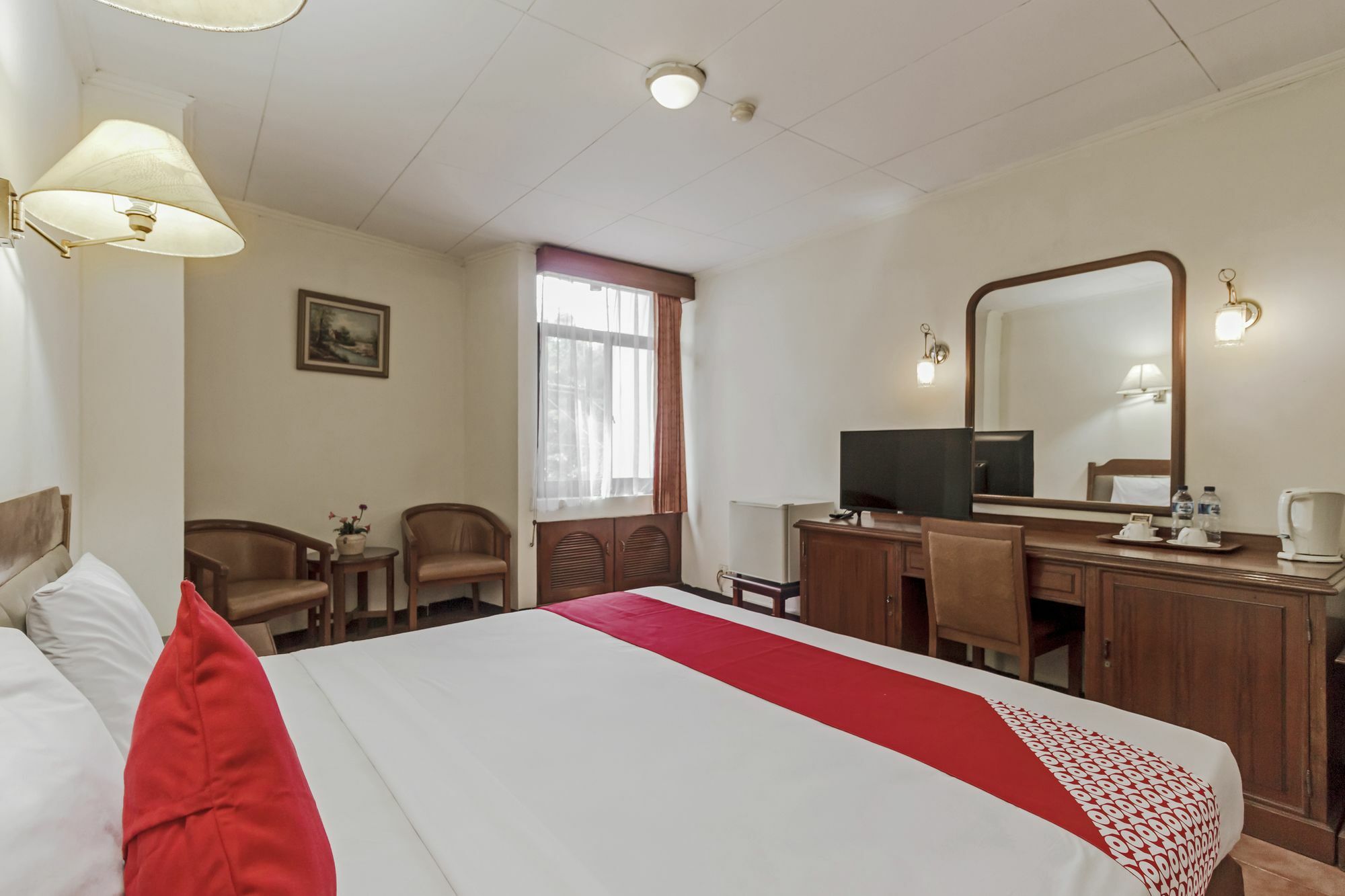 Oyo 108 Hotel Surya Джакарта Екстериор снимка