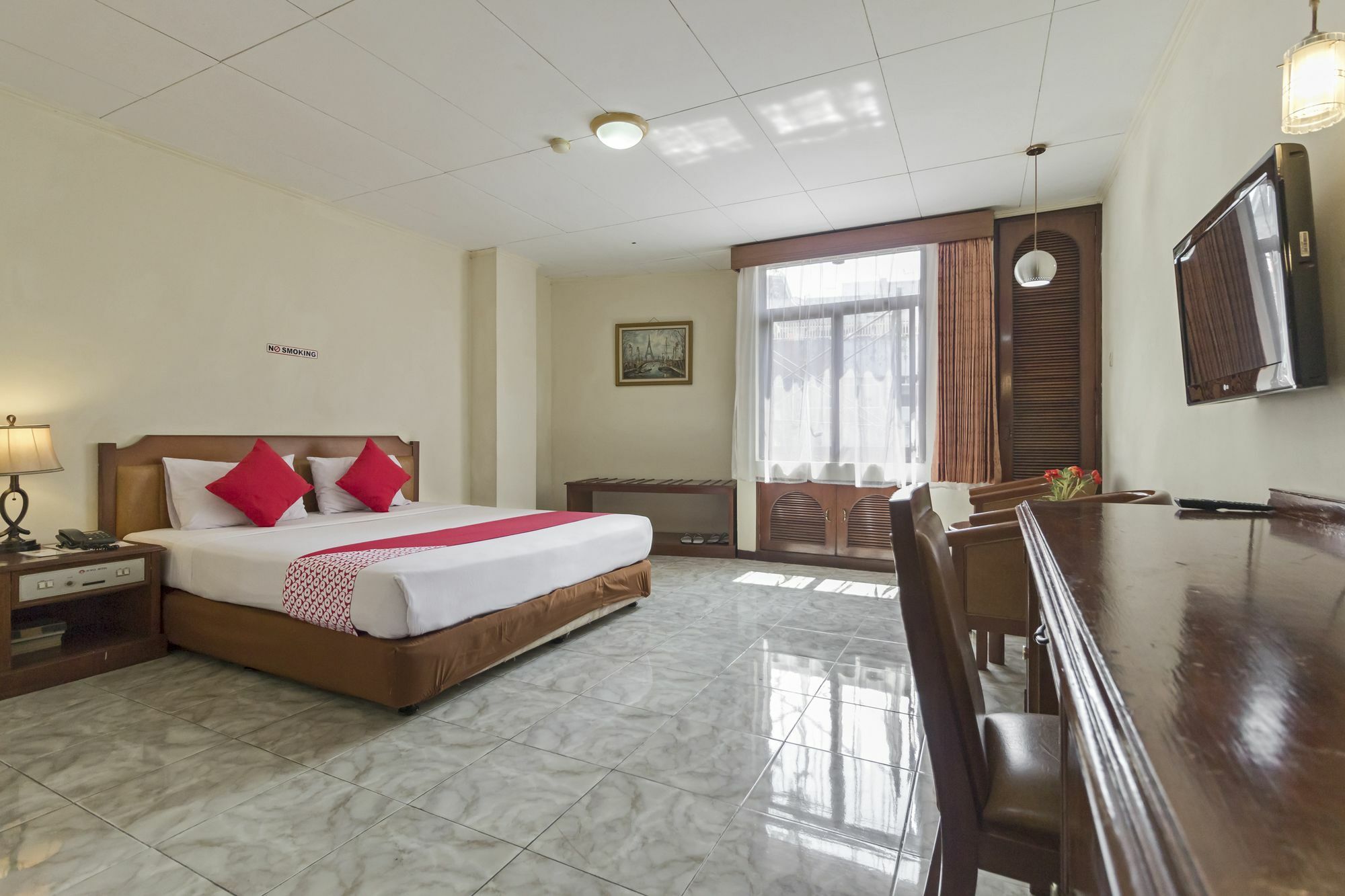 Oyo 108 Hotel Surya Джакарта Екстериор снимка