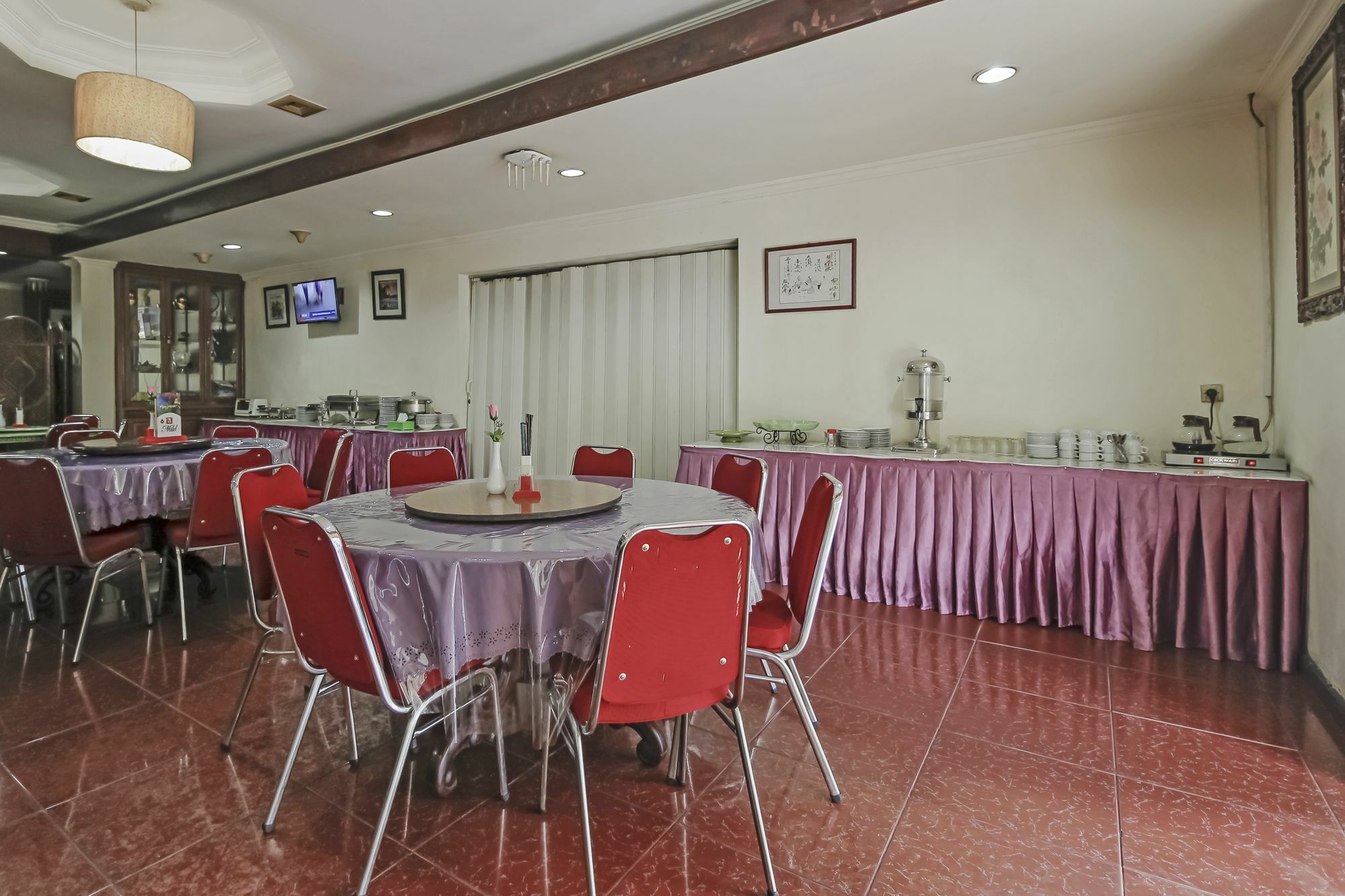 Oyo 108 Hotel Surya Джакарта Екстериор снимка