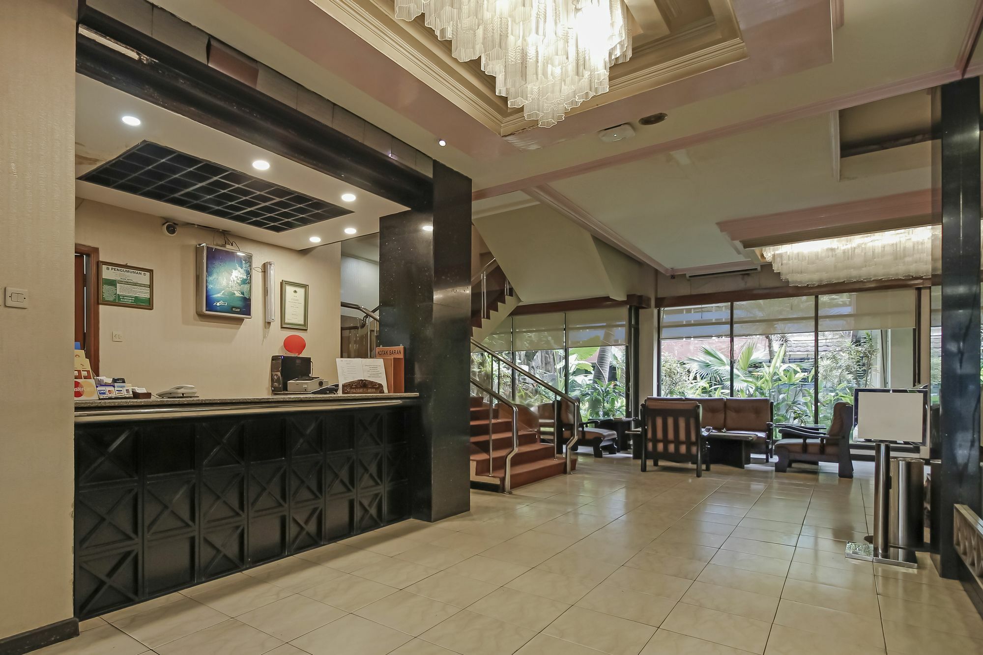 Oyo 108 Hotel Surya Джакарта Екстериор снимка